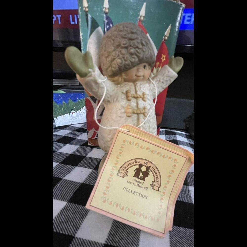 Memories of Yesterday, Friendship Has No Boundaries Figurine, Enesco